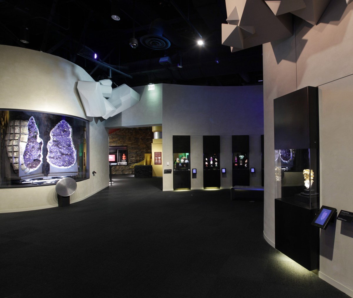 Perot Museum - Gems and Mineral Hall | iRocks.com