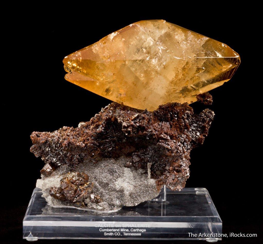 Use custom mineral bases to make pieces like this Calcite and Sphalerite stun your friends!
